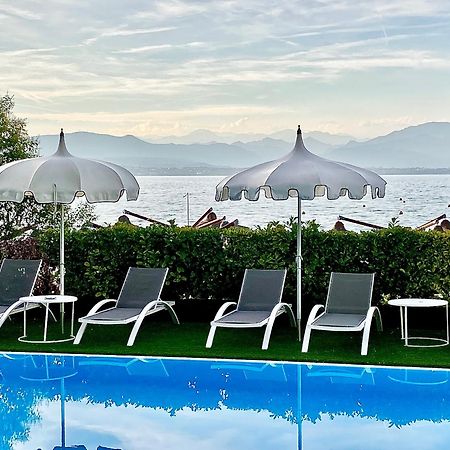 Hotel Aquila D'Oro Desenzano เดเซนซาโนเดลการ์ดา ภายนอก รูปภาพ