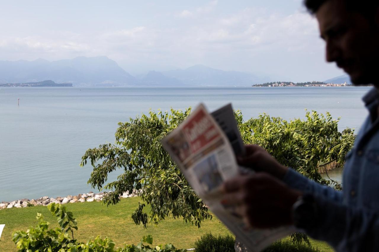 Hotel Aquila D'Oro Desenzano เดเซนซาโนเดลการ์ดา ภายนอก รูปภาพ