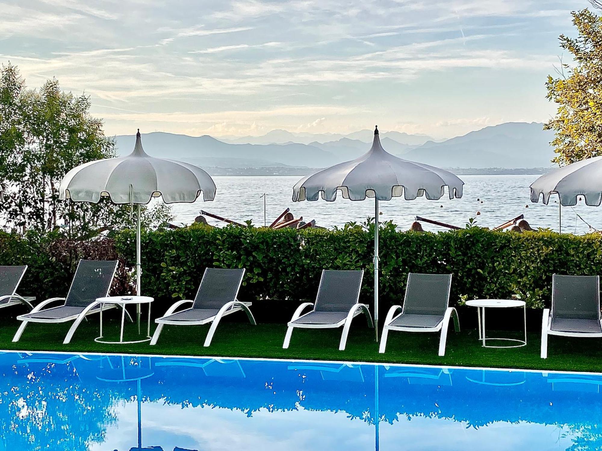Hotel Aquila D'Oro Desenzano เดเซนซาโนเดลการ์ดา ภายนอก รูปภาพ